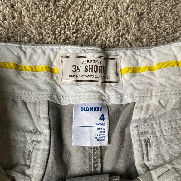 Old Navy Women’s gray shorts size 4 - Picture 7 of 8